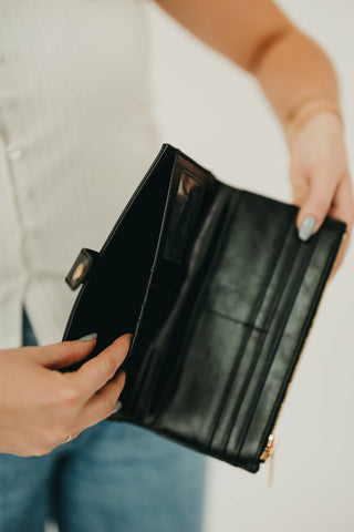 PRETTY SIMPLE Essentials Carryall Wallet, Black