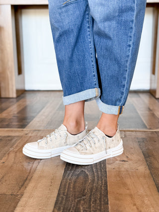 Very G Aman Slip On Sneaker, Natural Silver Hearts