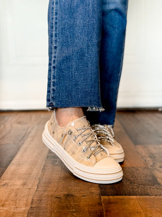 Very G Aman Slip On Sneaker, Natural Silver Hearts