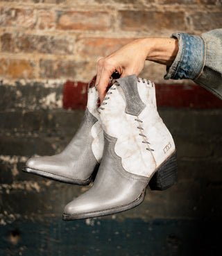 BedStu Baila II Boot, Icicle Rustic Nectar Lux***