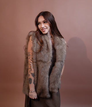 BLUE PEPPER Women's Brown Sugar Faux Fur Vest