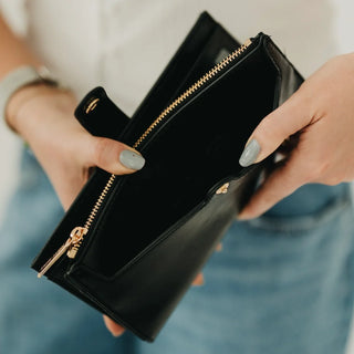 PRETTY SIMPLE Essentials Carryall Wallet, Black