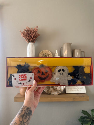 Halloween garland with bats, ghosts and jack-o'-lanterns on a six-foot strand