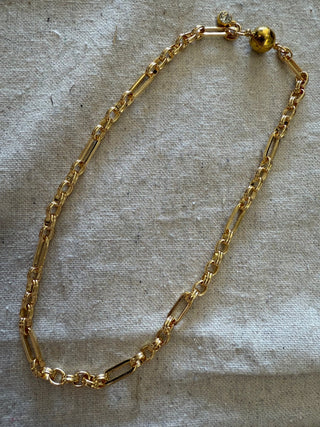 Effortless Grace Magnetic Chain Necklace, Gold - 290 Jewelry - The Farmhouse