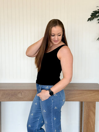 Everyday Essential Scoop Tank, Black - 130 Basics - The Farmhouse