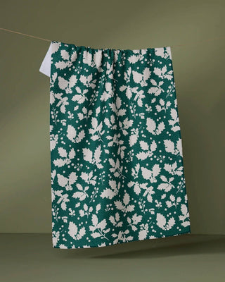 Hollyday print holiday tea towel in wrinkle-free Geoweave fabric