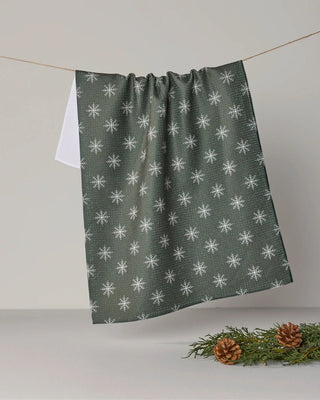 Snowy print tea towel in absorbent quick-drying woven fabric