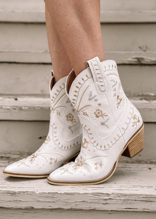 Out West Boot - White - The Farmhouse
