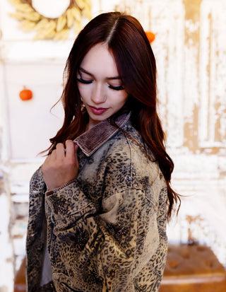 Side view of POL Cocoa Leopard relaxed vintage jacket