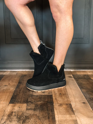 Reef Horizon Daniela Slip On Boot - Black - The Farmhouse