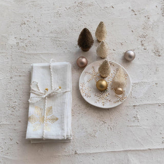 Creamy stoneware plate with gold electroplated snowflake design