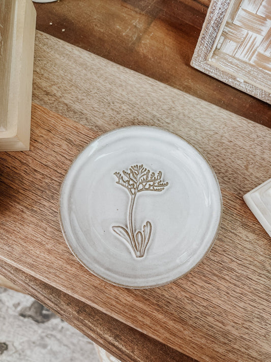 Embossed Stoneware Plate - Plant - The Farmhouse