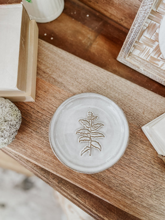 Embossed Stoneware Plate - Snapdragon - The Farmhouse